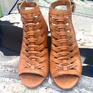 Vince Camuto, peek-toe sandal, tan leather, 7 1/2